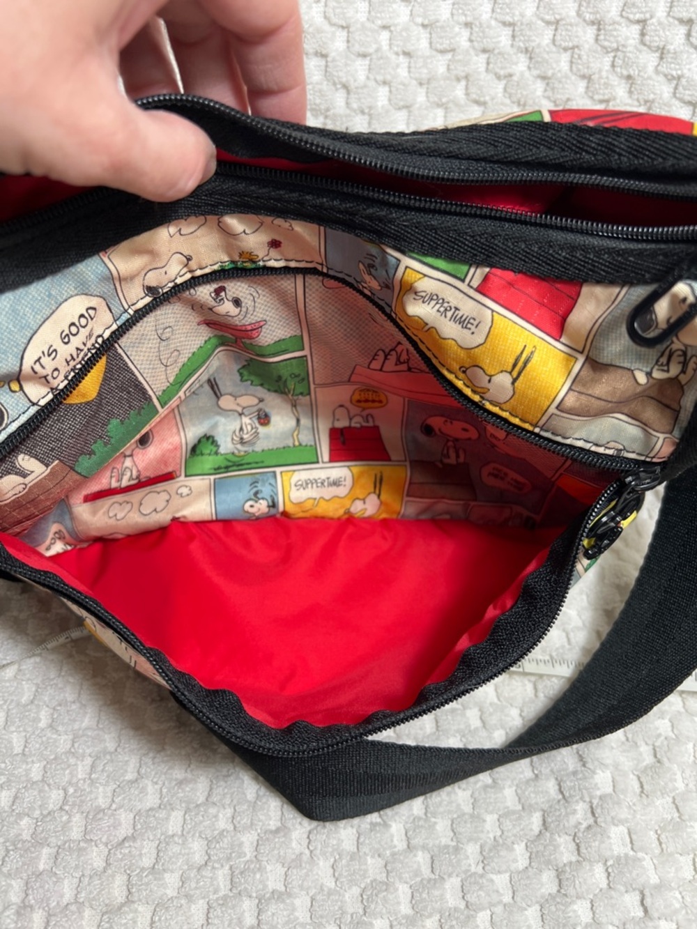 LeSportsac Snoopy Comic Print Crossbody Bag - Picture 5 of 6